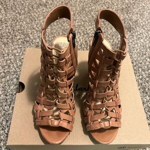 Vince Camuto heeled leather sandals in size 6